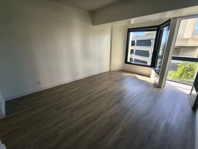 Building Photo - Newly Renovated Spacious 1BD/1 BA Property Available for Rent!!!
