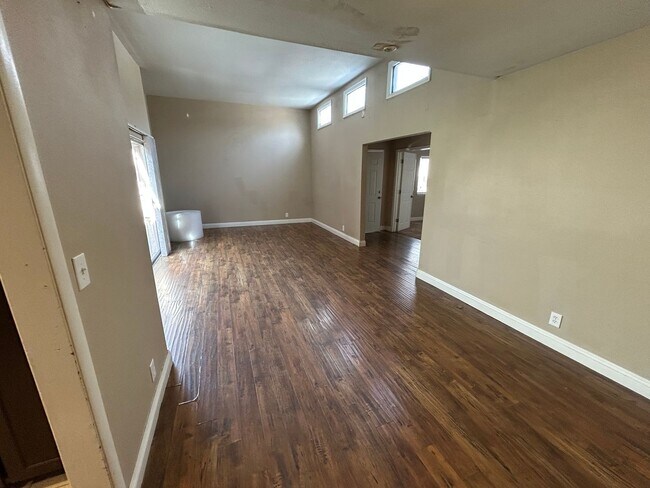 Building Photo - LOVELY 3-BEDROOM, 2BATH HOME!!!