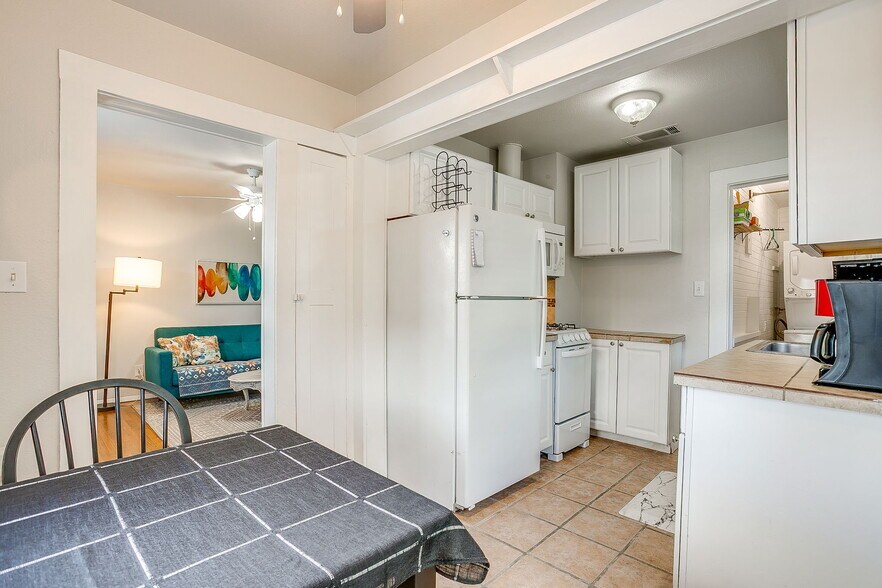 Primary Photo - 1600 Belle Pl
