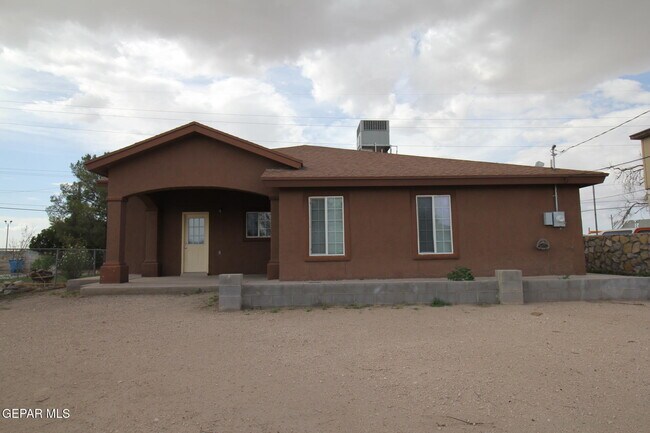 Building Photo - 456 Passmore Rd