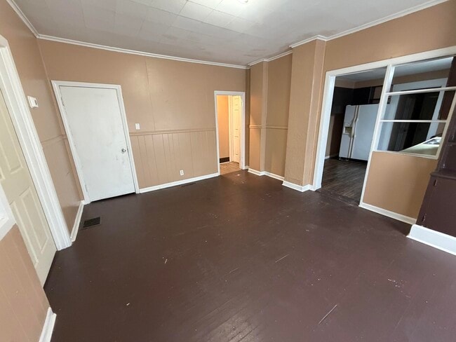 Building Photo - 607 Hazel-