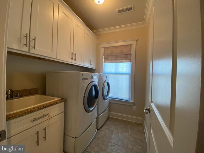 Building Photo - 2163 Potomac River Blvd