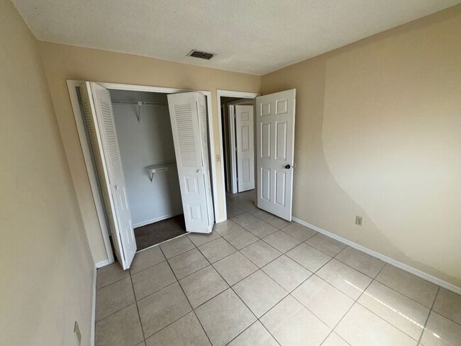 Building Photo - 1608 Long Ridge Ct
