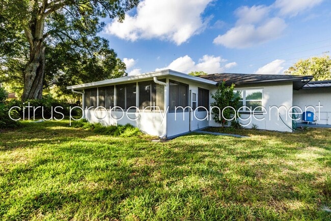 Building Photo - Impeccable, Fully Remodeled 3/2 with Huge Bonus Room Convenient to UCF!