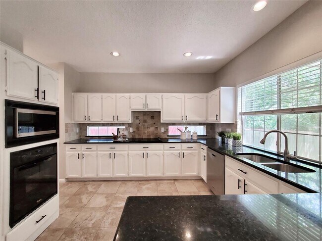 Building Photo - 11105 Crossland Dr