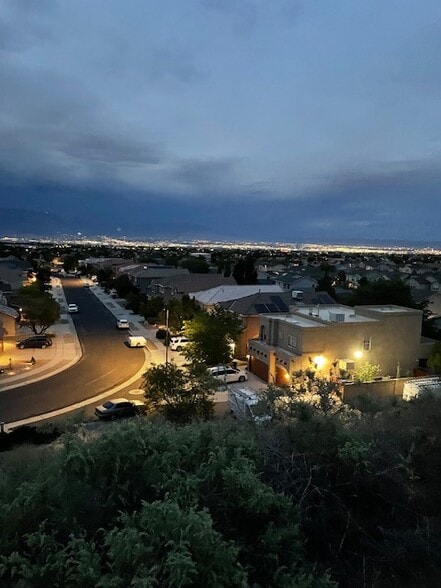 Building Photo - 10108 Avenida Vista Sol NW