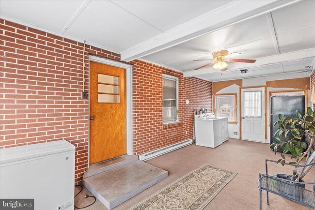 Building Photo - 1055 S Main St