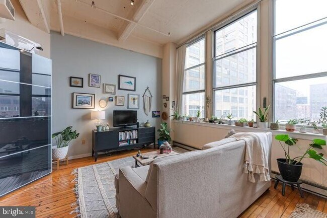 Building Photo - 1238 Callowhill St