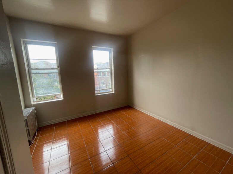 Building Photo - 636 Sheffield Ave