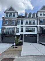 Building Photo - 3026 Greeneview Ln