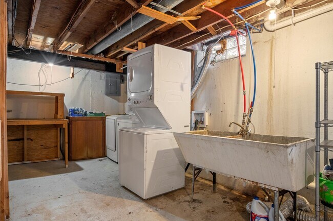 Building Photo - 27576 MacKenzie Dr