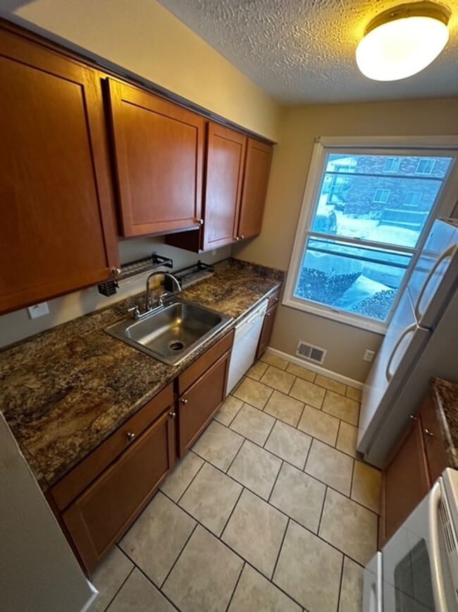 Building Photo - 1290 Emerson St