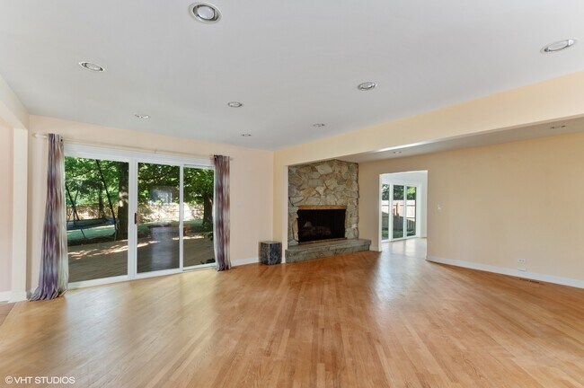 Building Photo - 2230 White Oak Dr