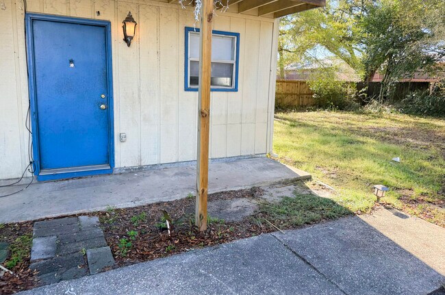 Primary Photo - 824 Tanager Rd