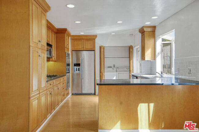 Building Photo - 2038 Malcolm Ave