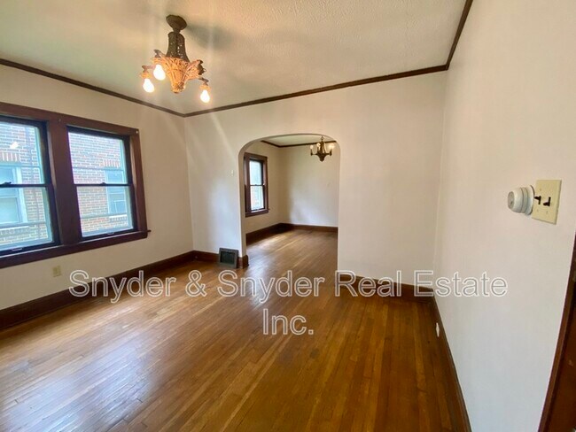Building Photo - 689 Schiller Ave