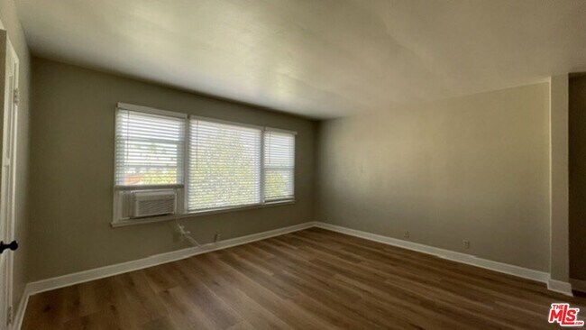Building Photo - 4121 Ocean View Blvd