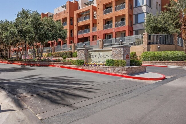 Building Photo - Sought after Park Avenue Condominiums/Top Floor Three Bedroom