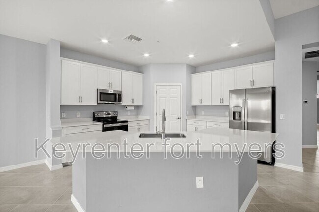 Building Photo - 12000 Santaluz Dr