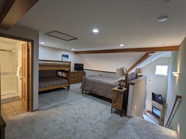 Building Photo - Winter Seasonal Rental- Tarn Landing C6