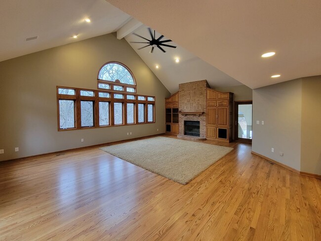 Building Photo - Upscale and Spacious Cedar Falls House for...
