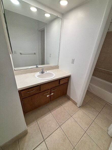 Building Photo - 734 W Kilgore Rd