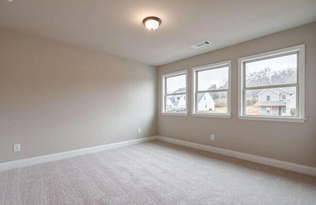 Building Photo - 5885 Ridgedale Ct