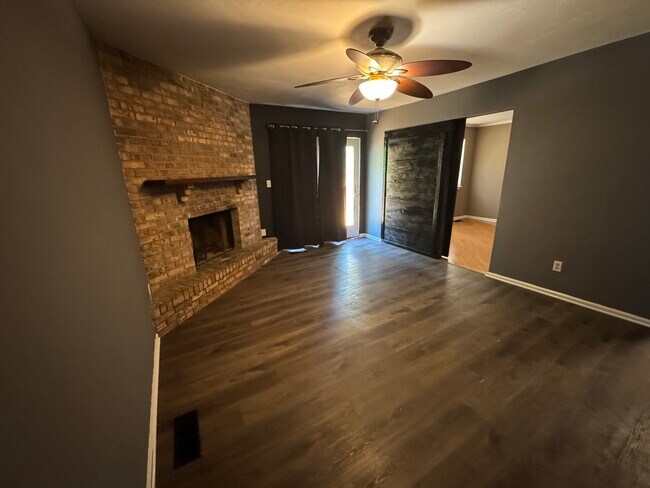 Building Photo - 494 Teal Ln