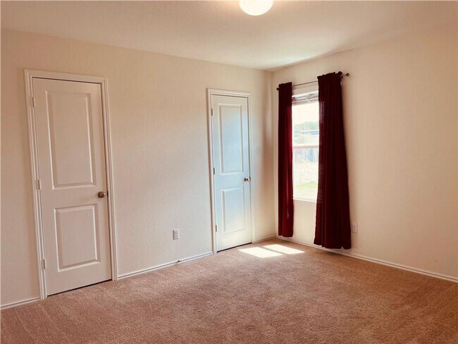 Building Photo - Orchard Ridge  4 / 3.5