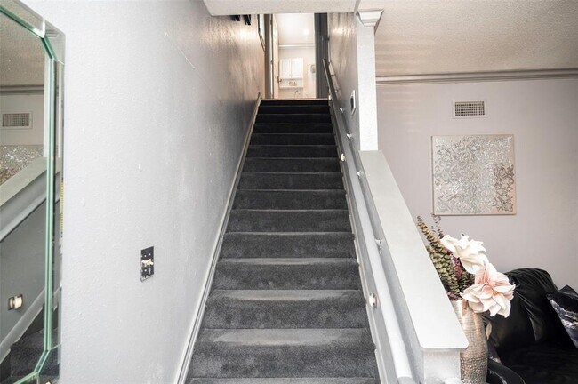Primary Photo - 1015-1011 11th St