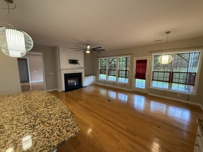 Building Photo - Spacious 5-Bedroom, 3-Bath Home with Exceptional Outdoor Living