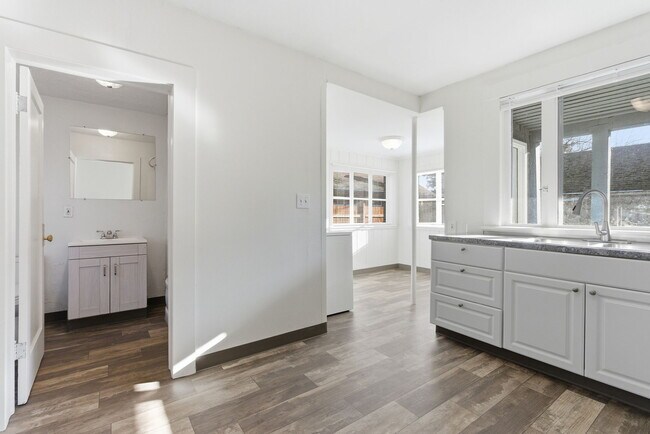 Building Photo - 5020 SE 92nd Ave