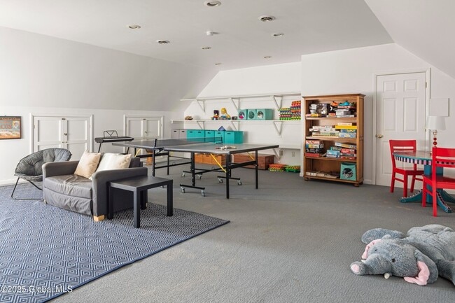 Building Photo - 147 Rock City Rd