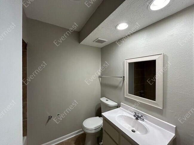Building Photo - 4330 Almo Ave