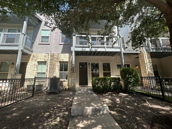 Primary Photo - 2520 Bluebonnet Ln