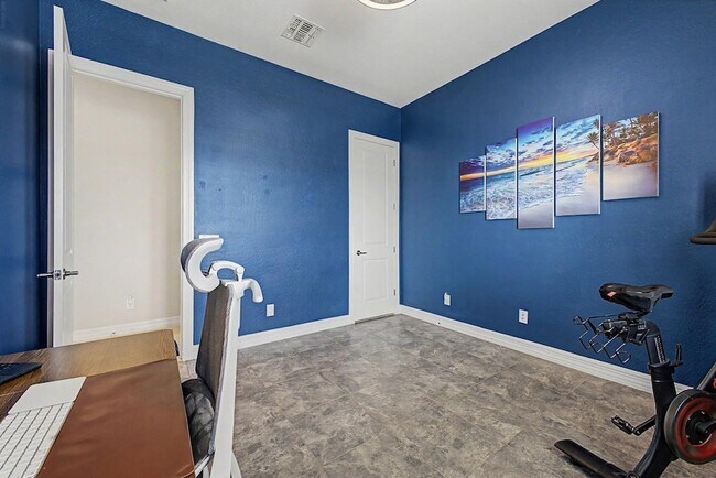 Building Photo - 2327 E Mahogany Pl