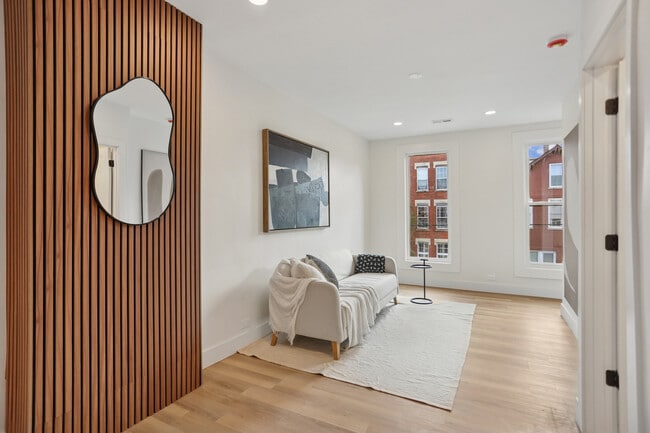 Building Photo - 1310 W Erie St