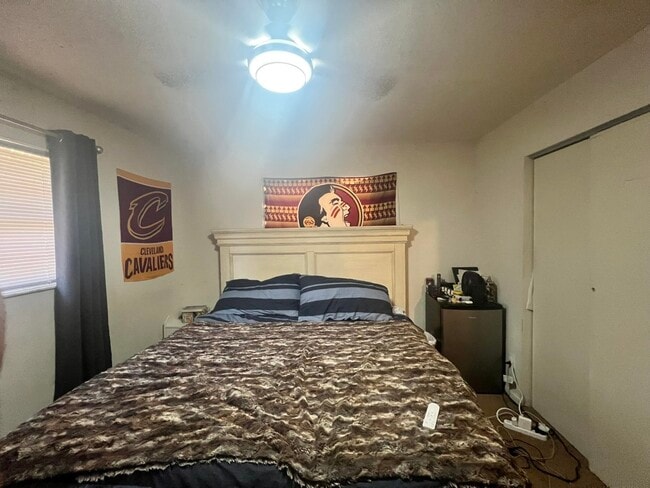 Building Photo - 206 N Lipona Rd