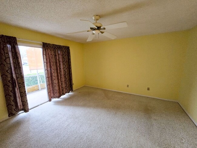 Building Photo - Cozy 55+ 1st Floor Apartment
