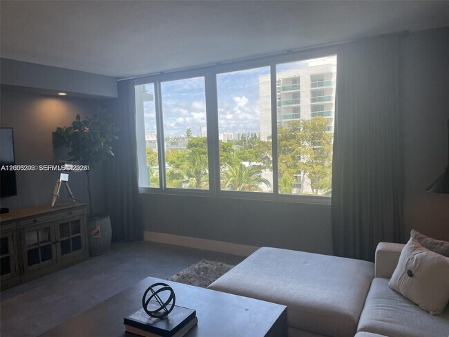 Building Photo - 1000 West Ave