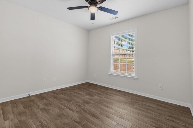 Building Photo - Forest Park