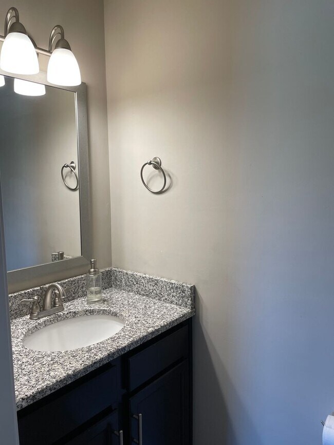 Building Photo - 987 Promenade Dr