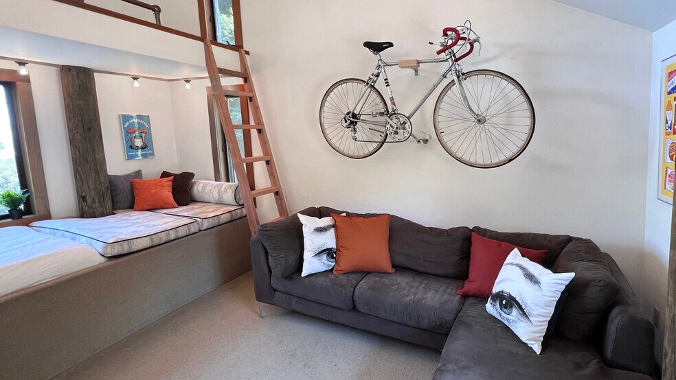 Building Photo - 1120 Sterling Ave