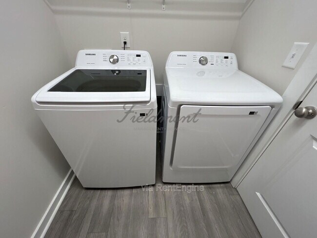 Building Photo - 100 Bluet Ln