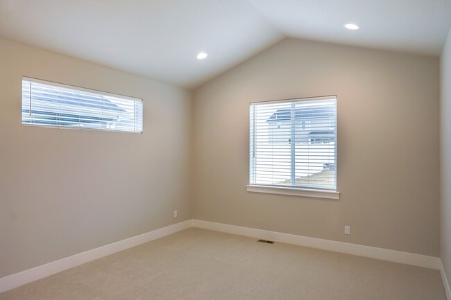 Building Photo - Incredible New 3 Bedroom Home in Post Fall...