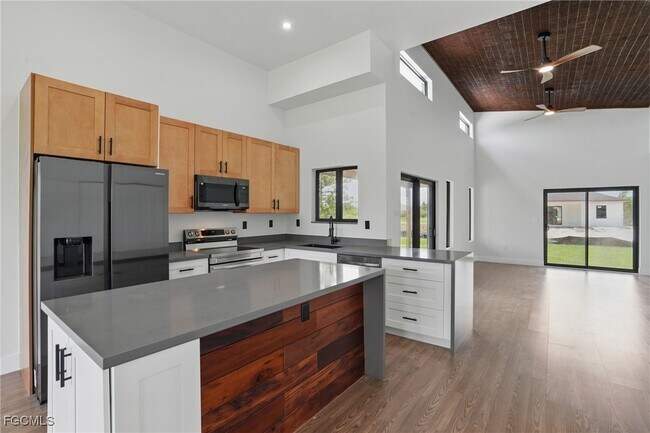 Building Photo - 2815 45th St W