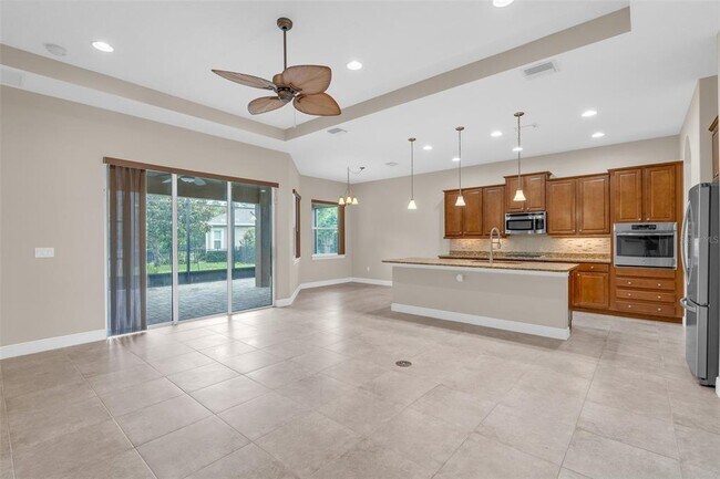 Building Photo - 903 Victoria Hills Dr S