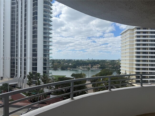 Building Photo - 5555 Collins Ave