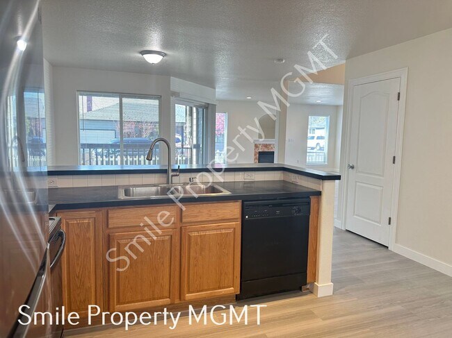 Building Photo - A beautiful 2-story townhouse attached with a single car garage!