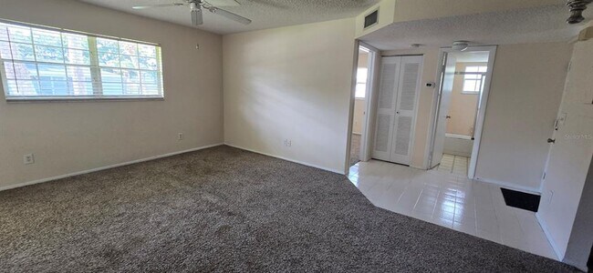 Building Photo - 580 Fairways Ln